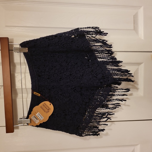 Crochet-knit shorts - Picture 2 of 9